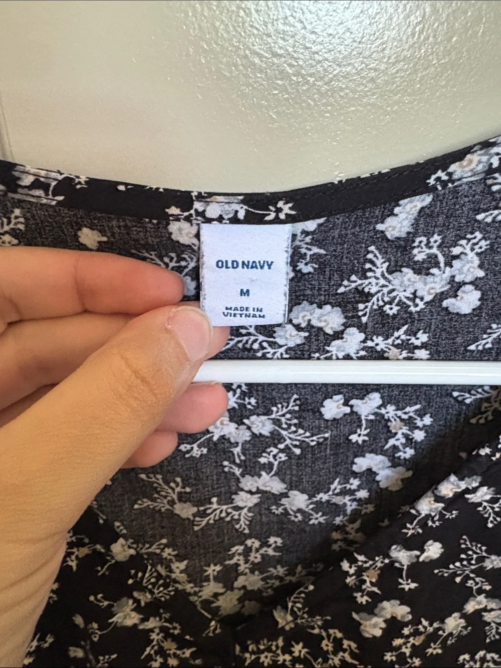 Old Navy Black Floral V-Neck Puff Sleeve Blouse